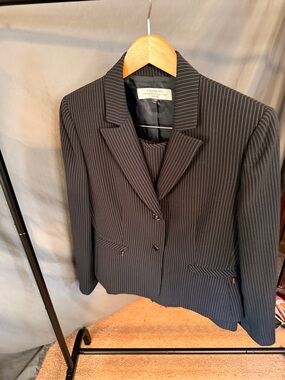 Tahari Charcoal Navy Pinstripe Tailored Blazer